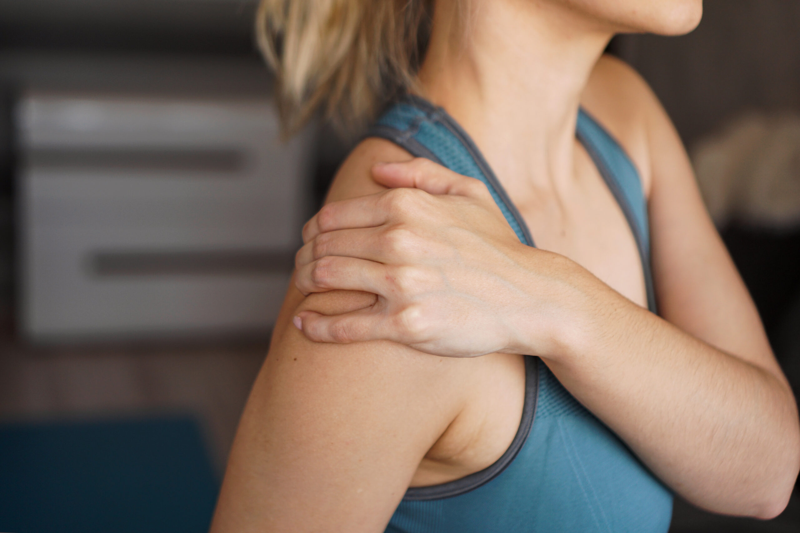 Frozen Shoulder Symptoms, Causes, Diagnosis, Treatment